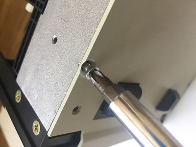 Unscrew the 4 screws that hold the lower part of the metal case.
